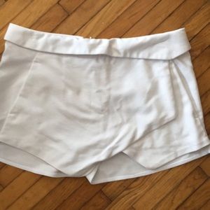 White skirt. Perfect condition. From Zara
